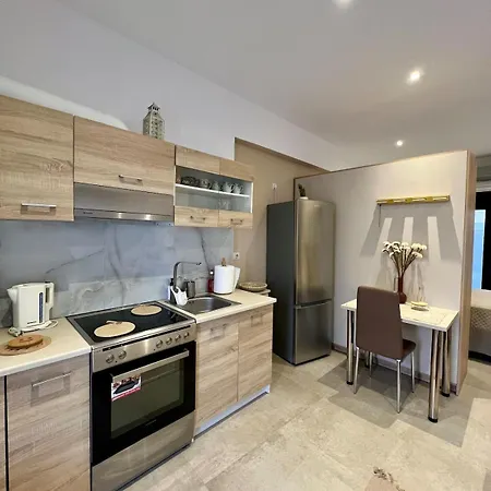 Archo's 1 Smart Location , Private Parking *