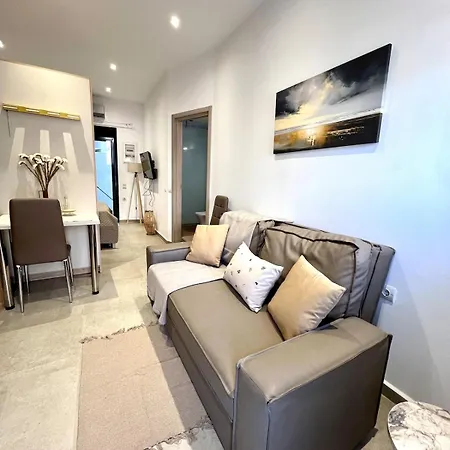 Archo's 1 Smart Location , Private Parking