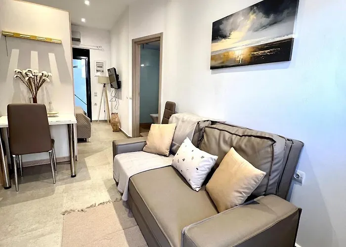 Archo's 1 Smart Location , Private Parking