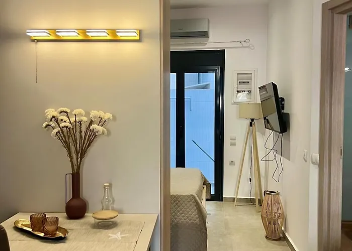 Archo's 1 Smart Location , Private Parking Apartment